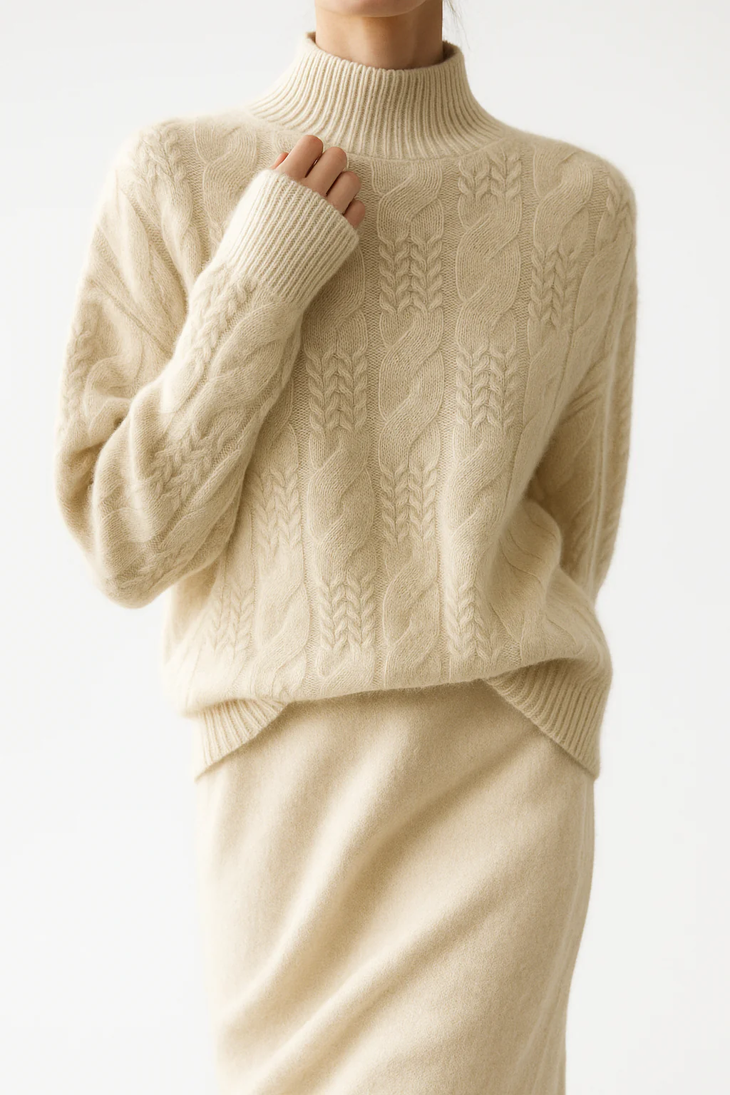 Carinthia Cable Knit Sweater - Image 14