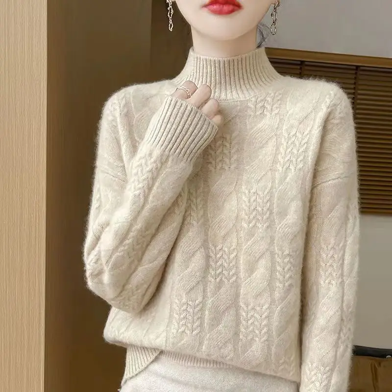 Carinthia Cable Knit Sweater - Image 17