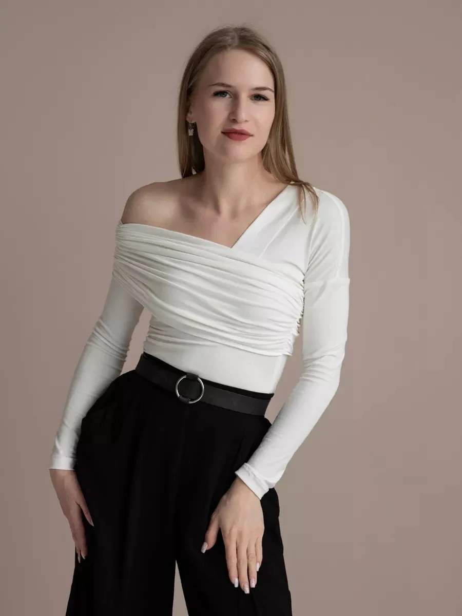 Clara Monroe Off-Shoulder Top - Image 18