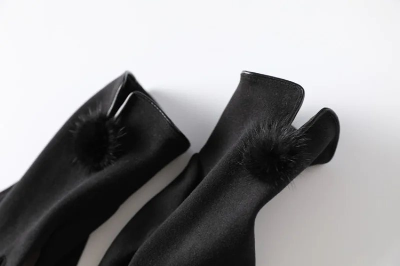 Luxe Touch Pom-Pom Gloves - Image 17