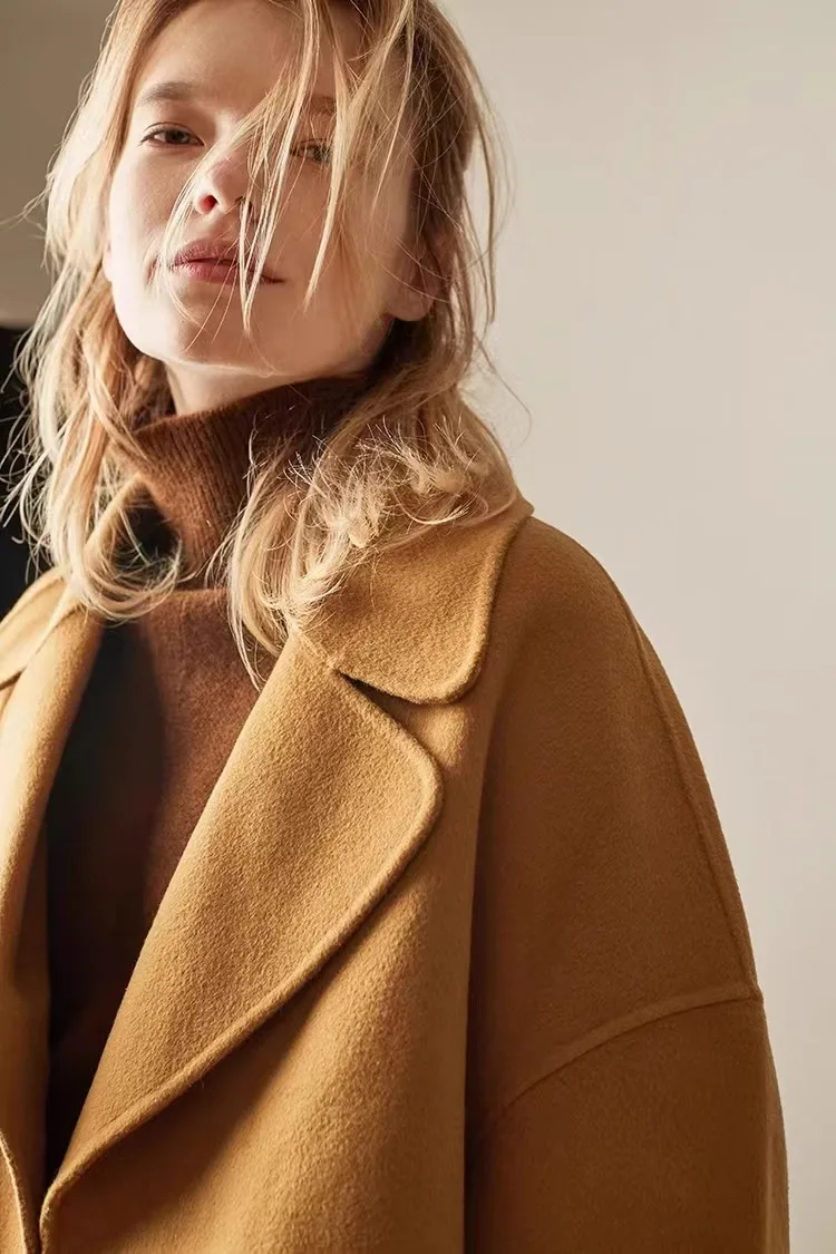 Montclair Cashmere Turtleneck - Image 17