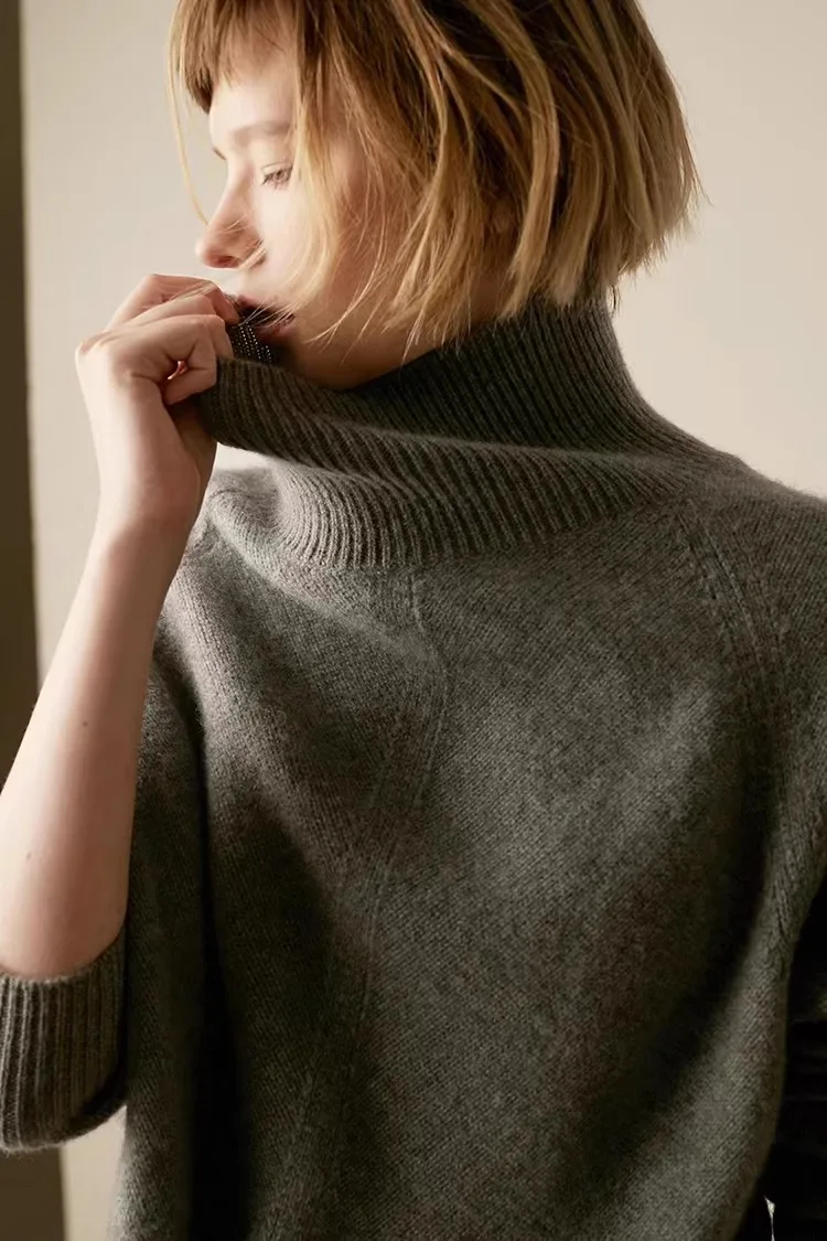 Montclair Cashmere Turtleneck - Image 22