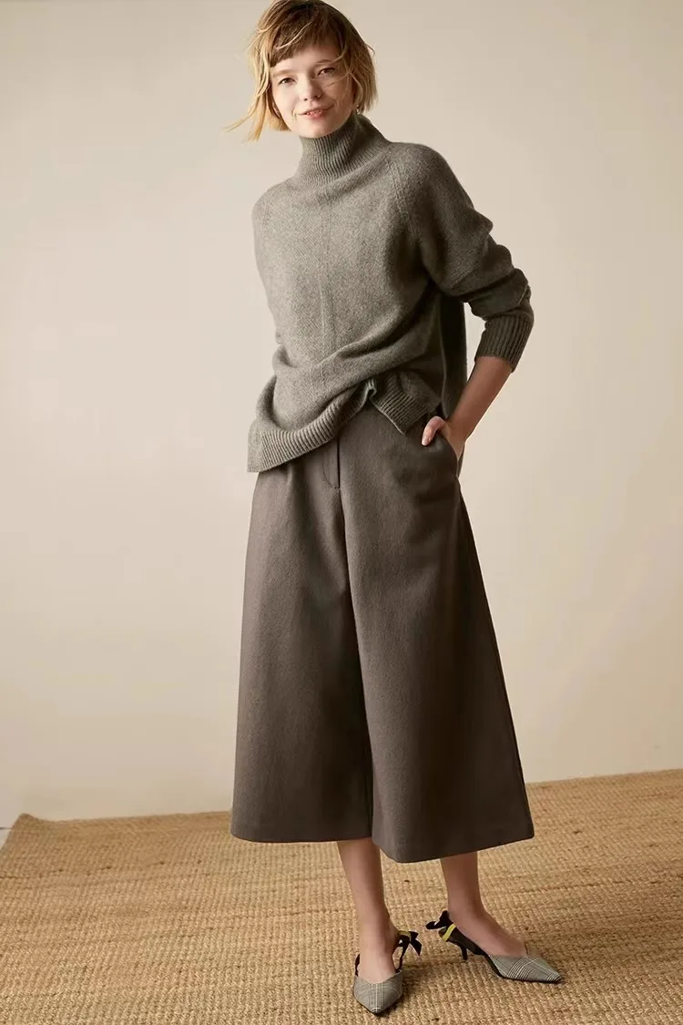 Montclair Cashmere Turtleneck - Image 23