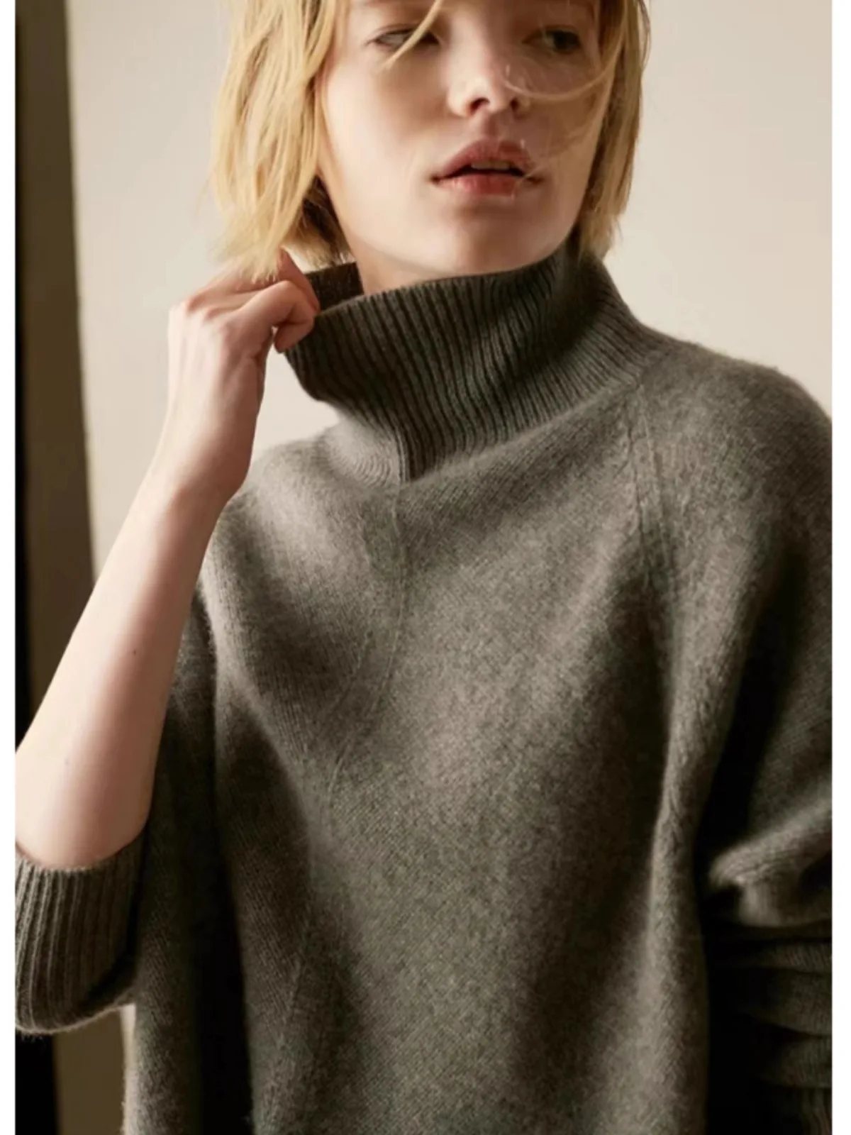 Montclair Cashmere Turtleneck - Image 7