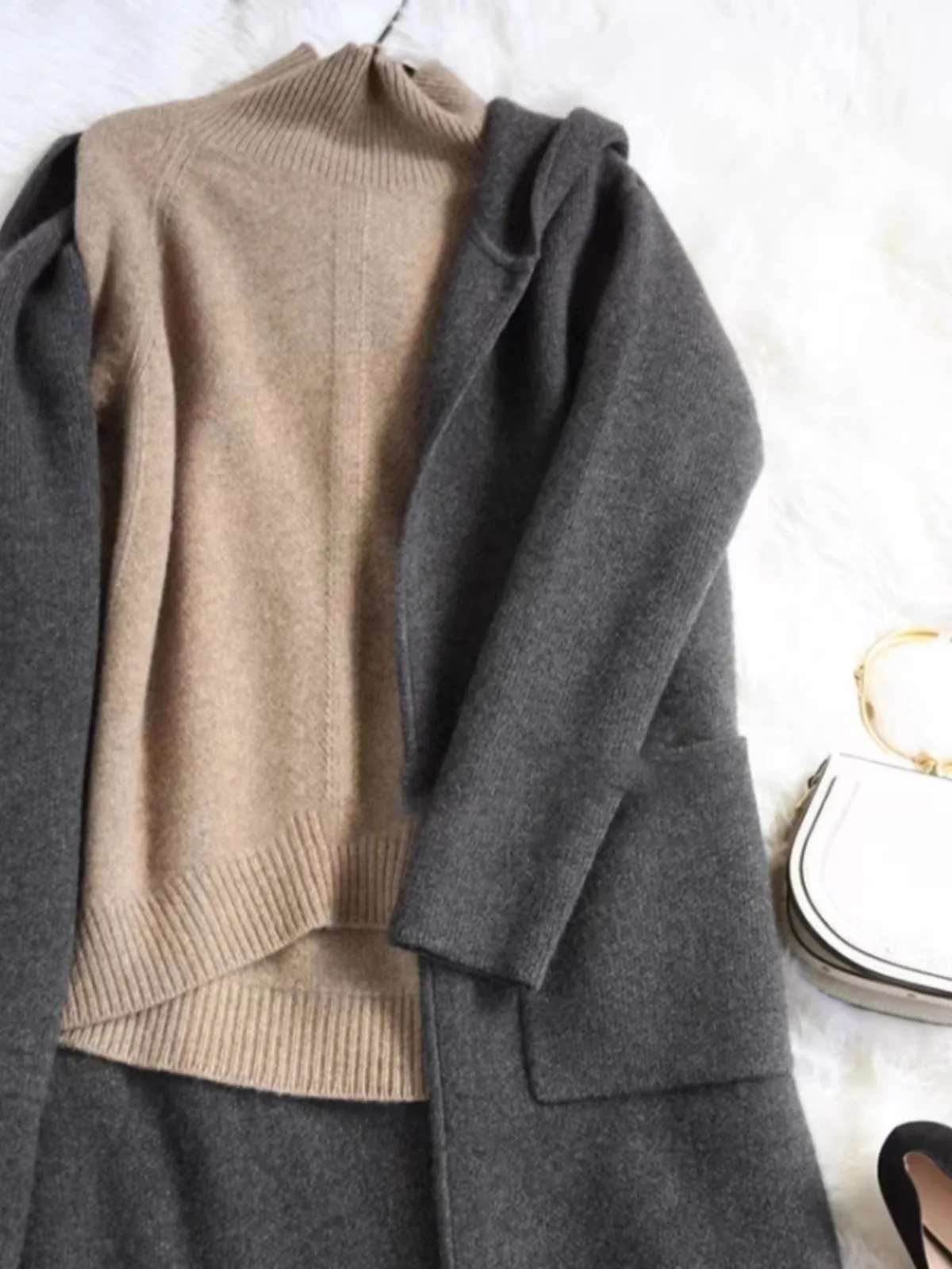 Montclair Cashmere Turtleneck - Image 9