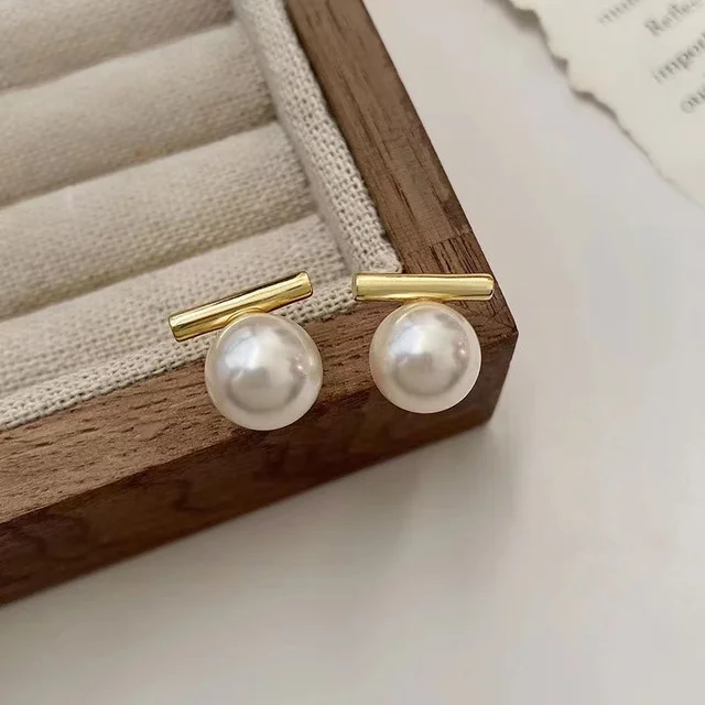 Moonlit Drops Pearl Earrings - Image 4