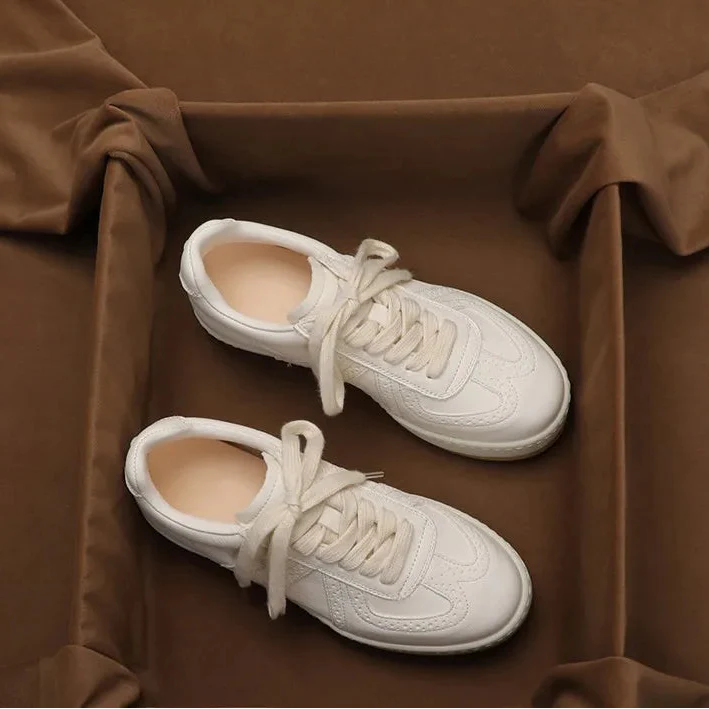 Women's Classic Court Trainer - Image 3