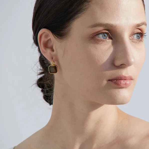Solène Square Gold-Plated Hook Earrings - Image 10