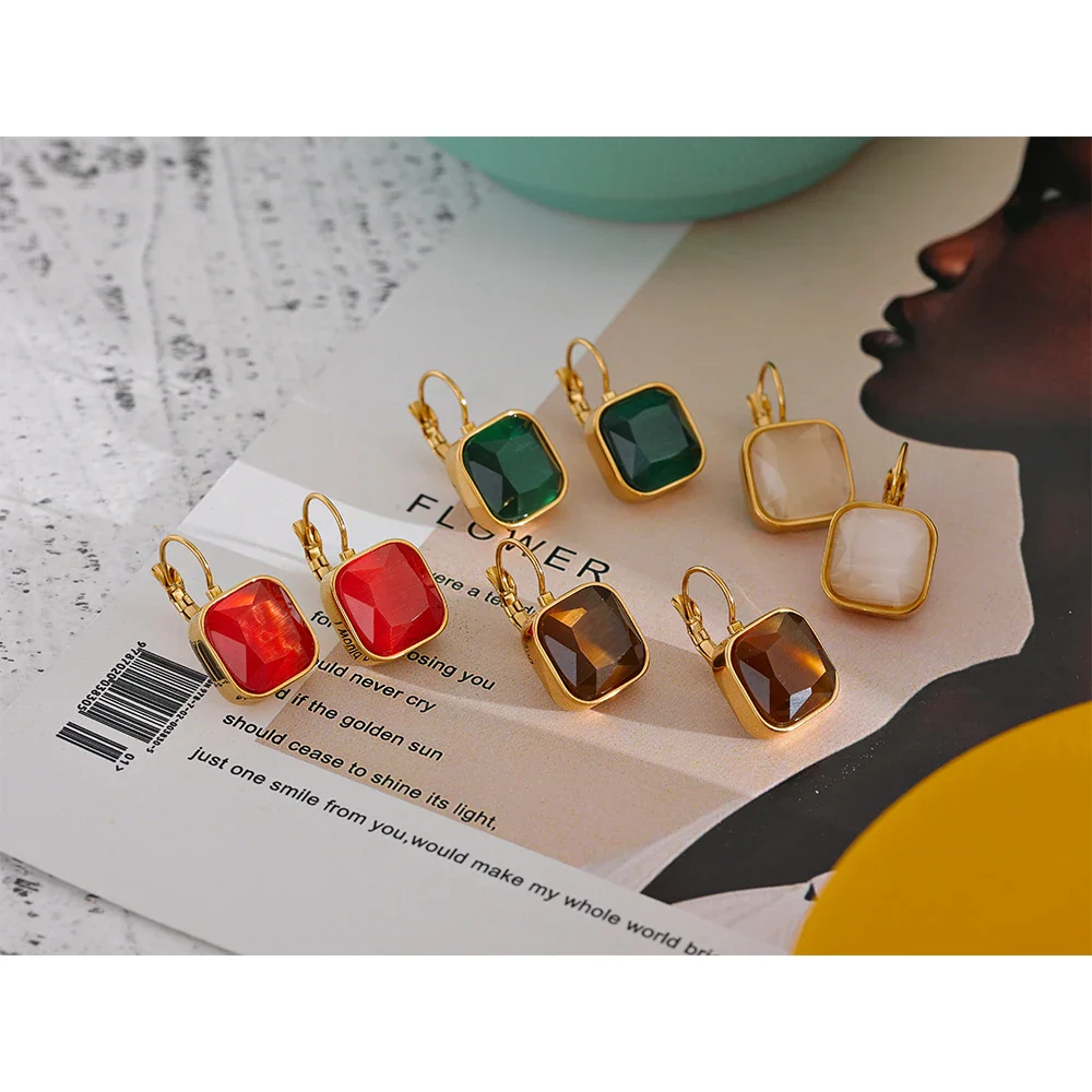 Solène Square Gold-Plated Hook Earrings - Image 11