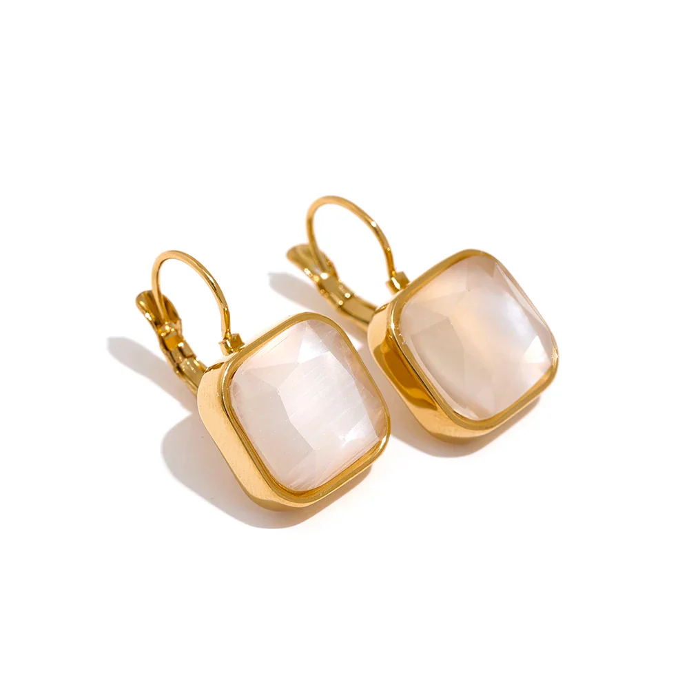 Solène Square Gold-Plated Hook Earrings - Image 4