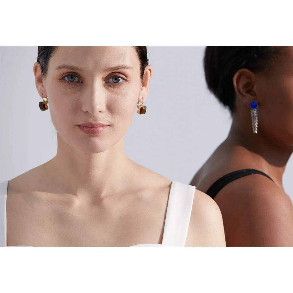 Solène Square Gold-Plated Hook Earrings - Image 6