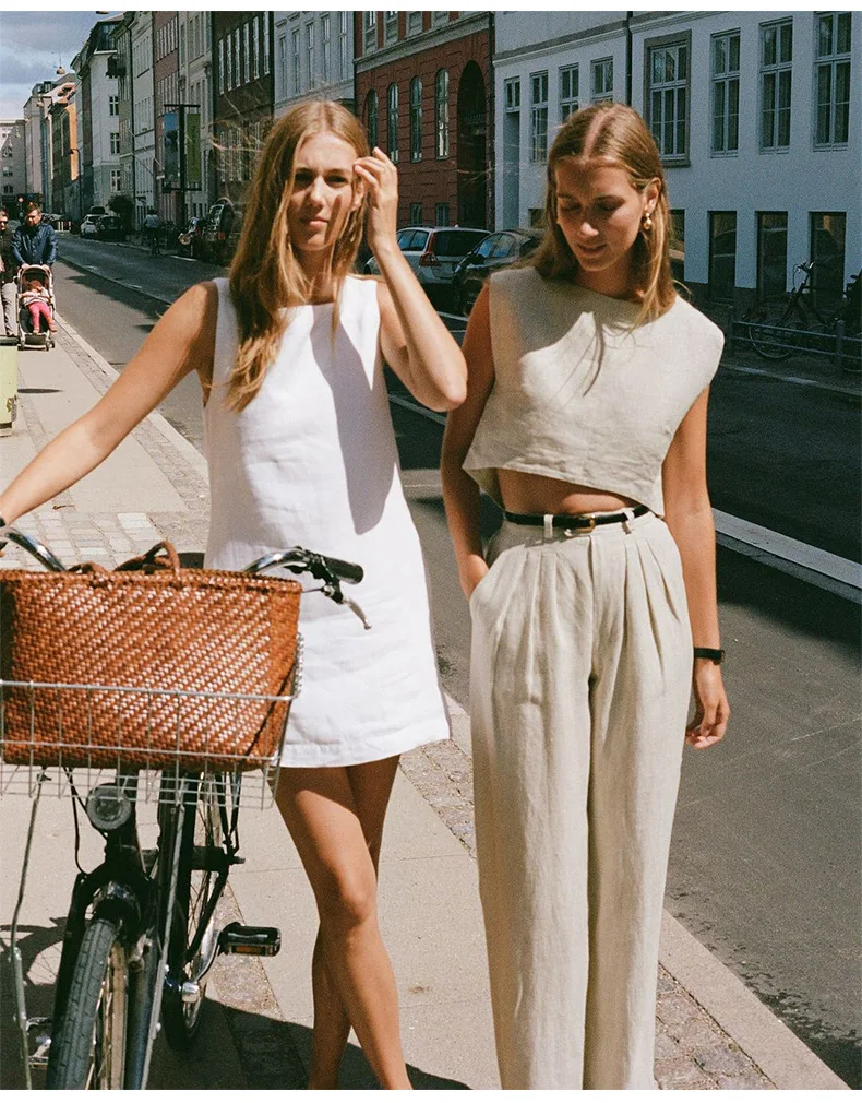 The Clean Crop Linen Top - Image 17