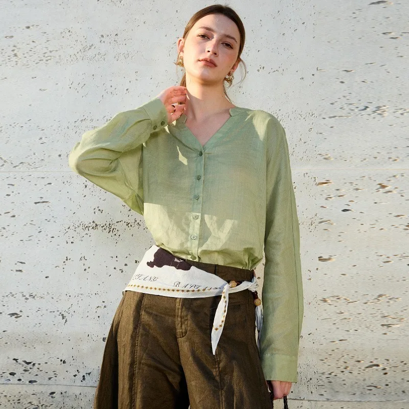 The Collarless Linen V-Neck Shirt - Image 16