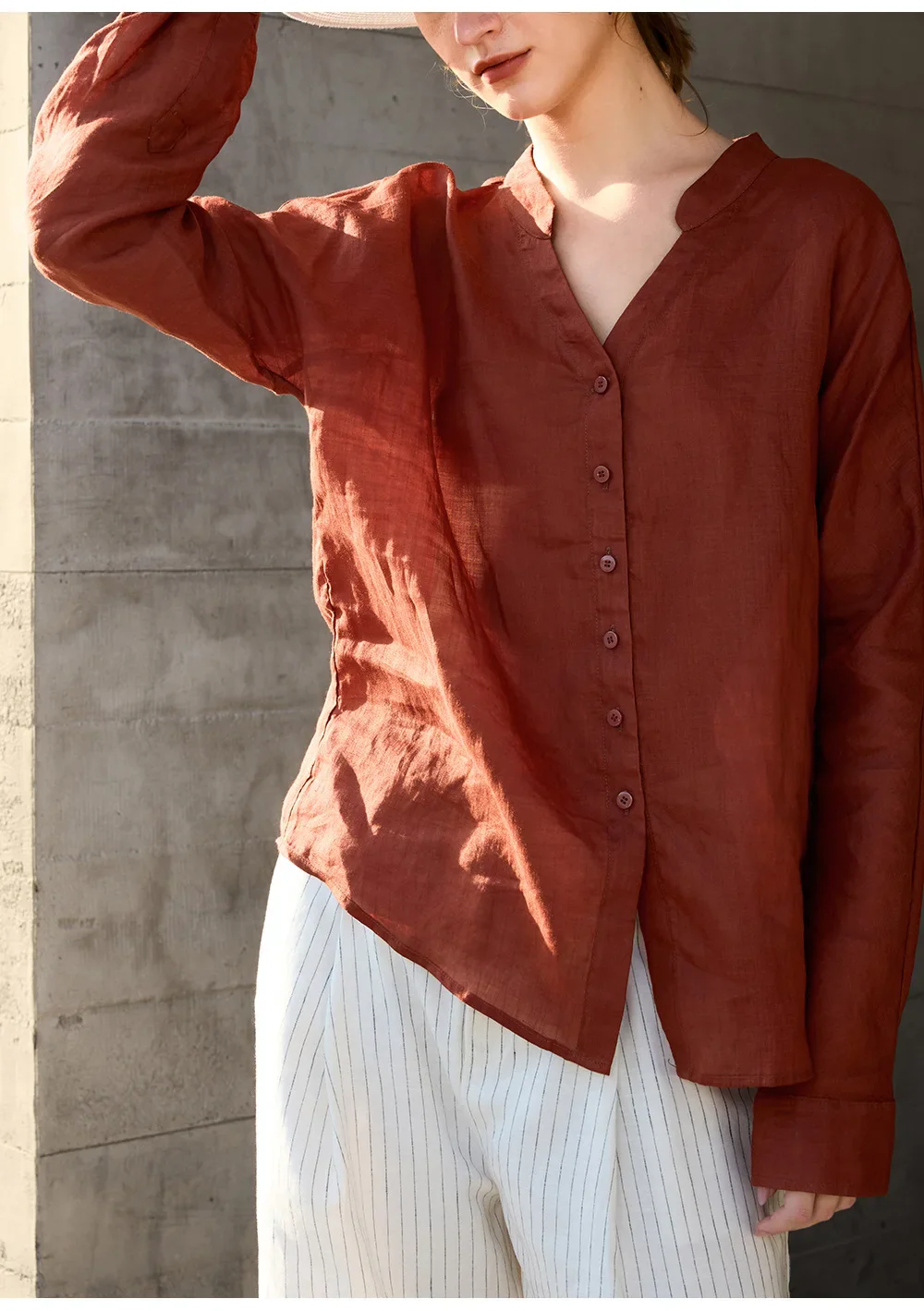The Collarless Linen V-Neck Shirt - Image 28
