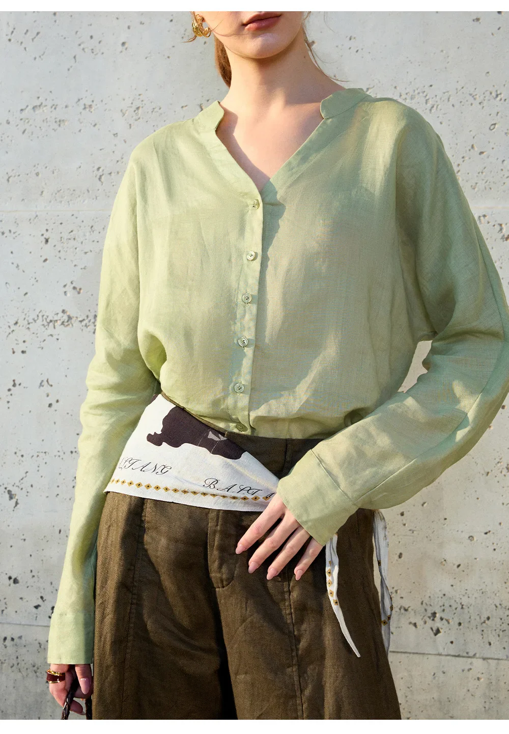 The Collarless Linen V-Neck Shirt - Image 29