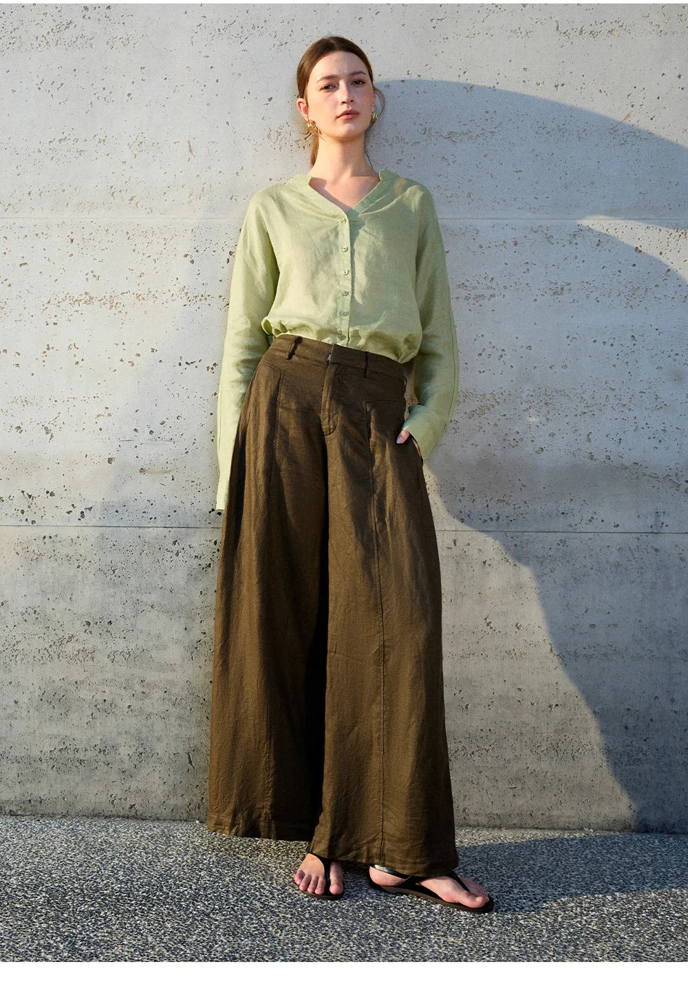 The Collarless Linen V-Neck Shirt - Image 31