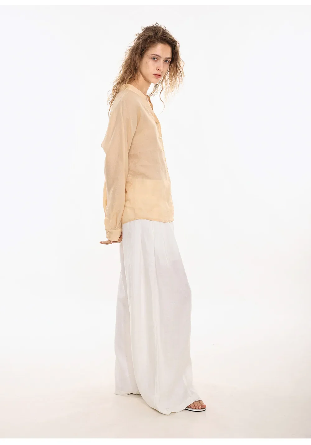 The Collarless Linen V-Neck Shirt - Image 37