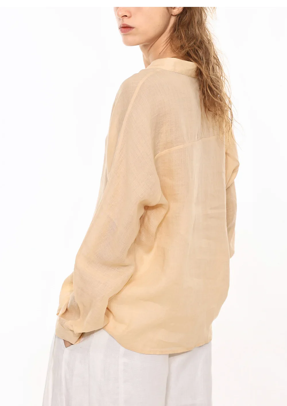 The Collarless Linen V-Neck Shirt - Image 39