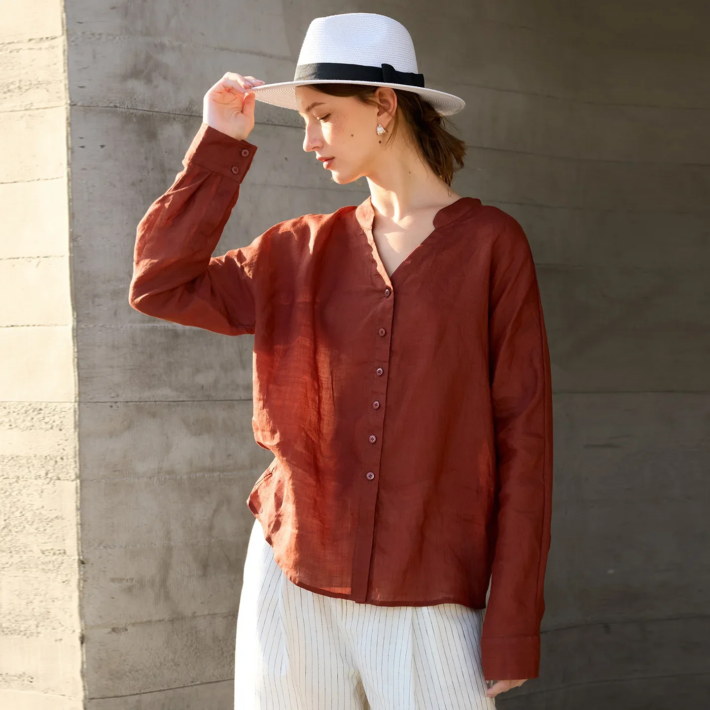 The Collarless Linen V-Neck Shirt - Image 40