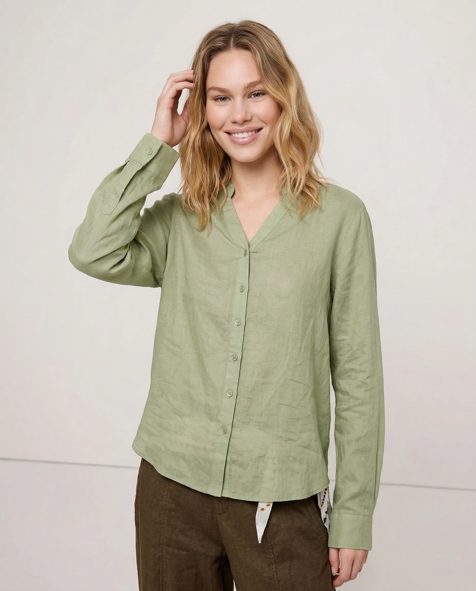 The Collarless Linen V-Neck Shirt - Image 5