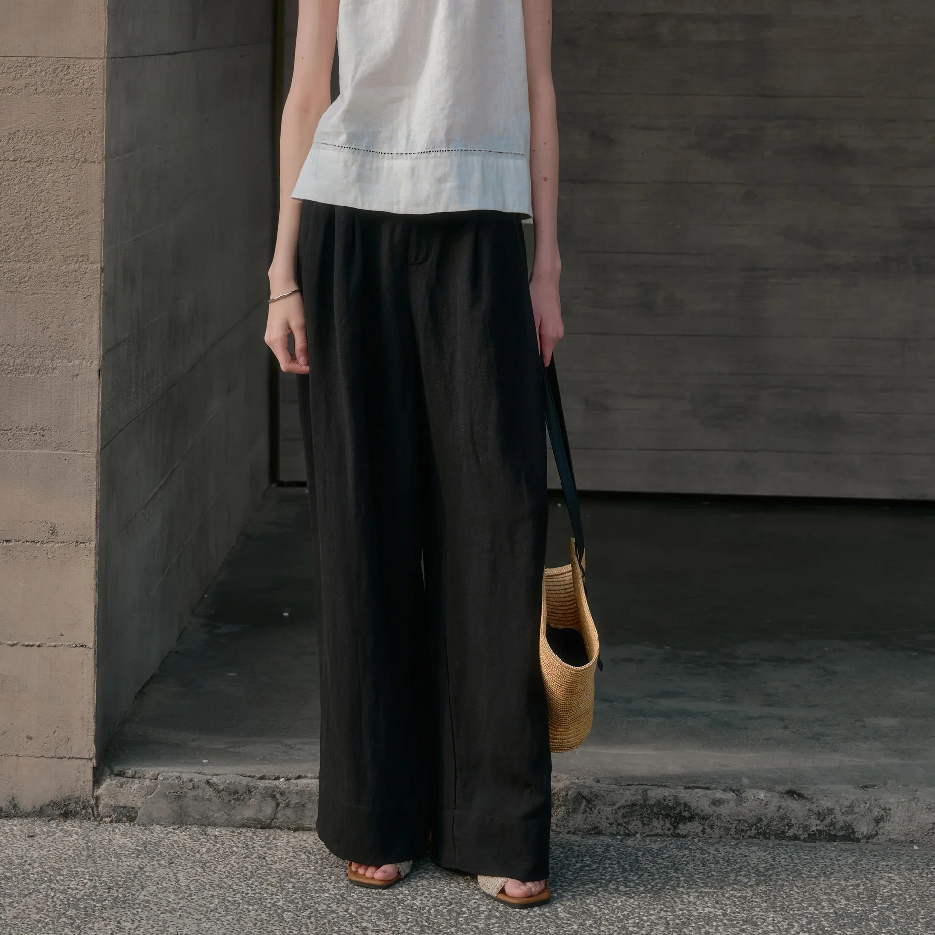 The Pleated Wide Leg Linen Pant - Image 15