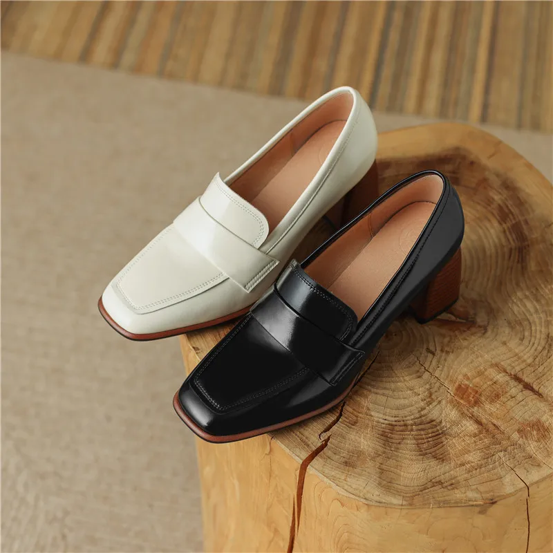 The Square Toe Leather Block Heel Pump - Image 11