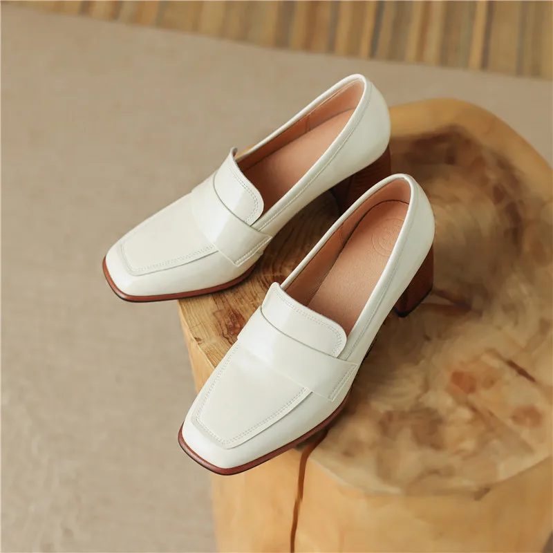 The Square Toe Leather Block Heel Pump - Image 12