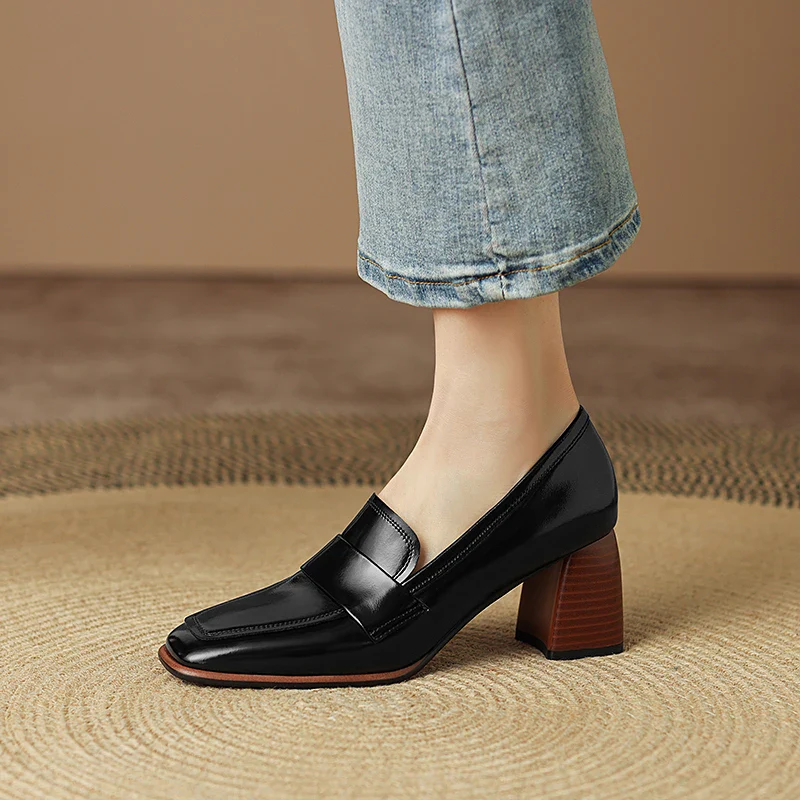 The Square Toe Leather Block Heel Pump - Image 4