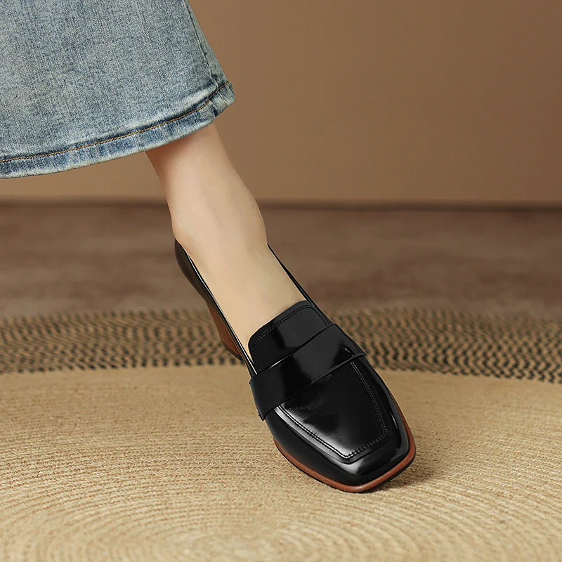 The Square Toe Leather Block Heel Pump - Image 5