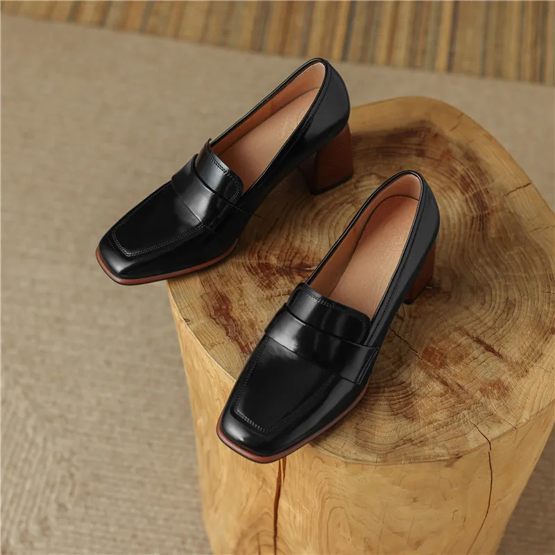 The Square Toe Leather Block Heel Pump - Image 9
