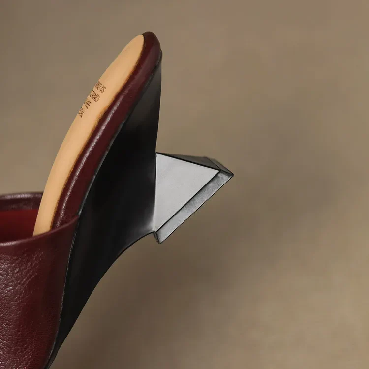 The Wide Strap Leather Flat Slide - Image 12