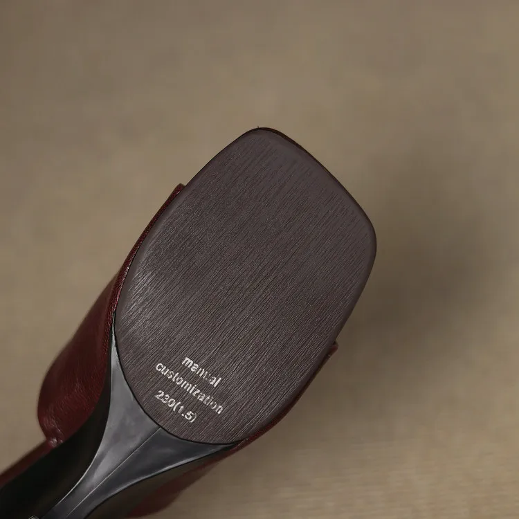 The Wide Strap Leather Flat Slide - Image 13