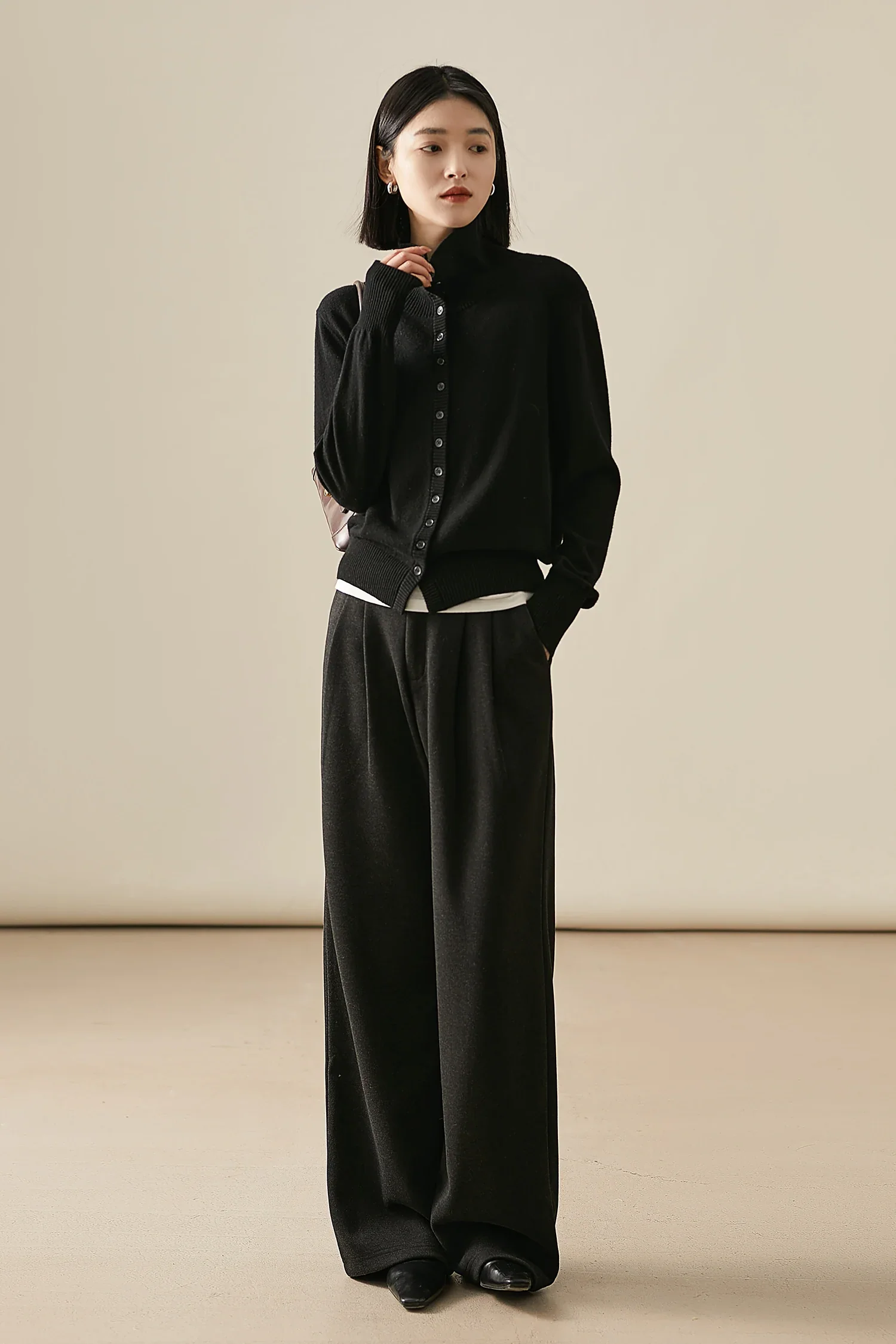 Vercelli Cashmere Button Sweater - Image 13