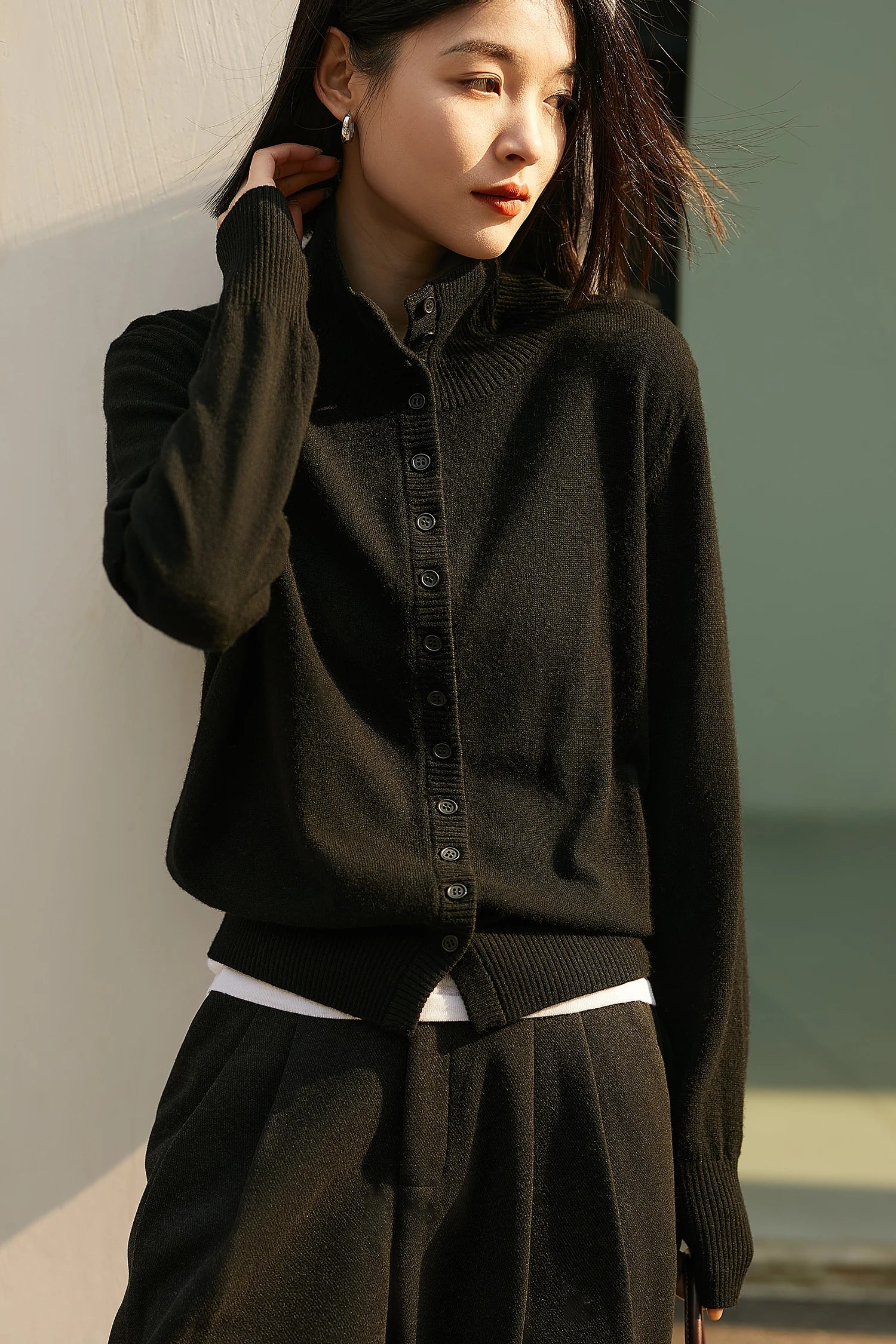 Vercelli Cashmere Button Sweater - Image 16