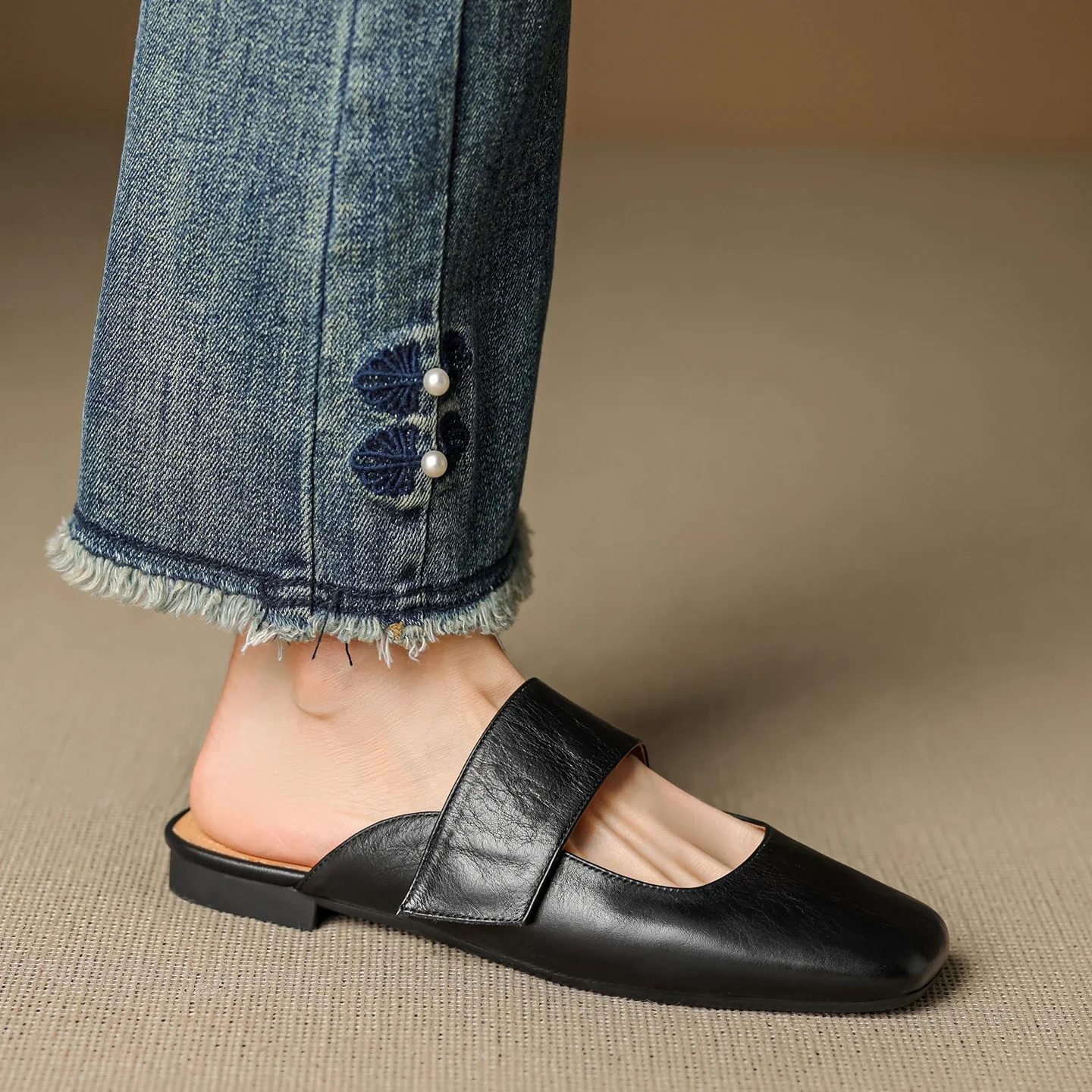 Women’s Leather Square Toe Chunky Heel Mules - Image 35