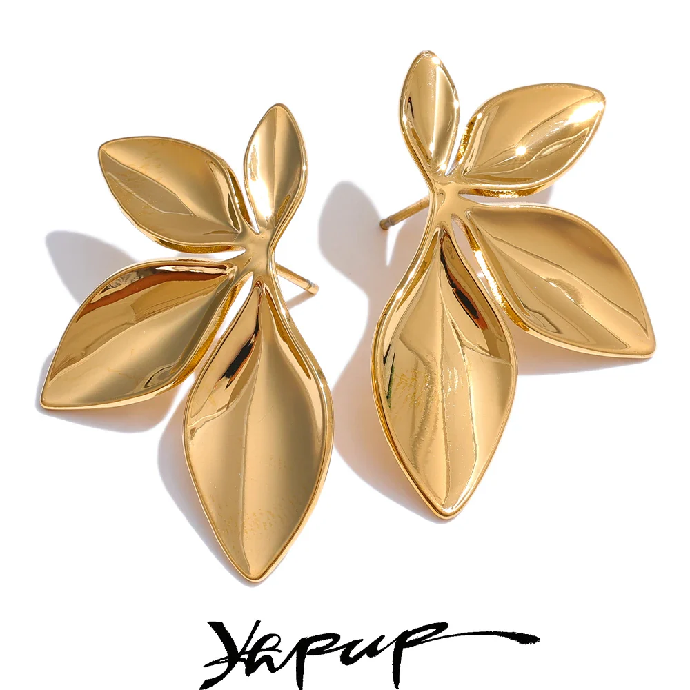 Marais Golden Leaf Stud Earrings High Shine - Image 10