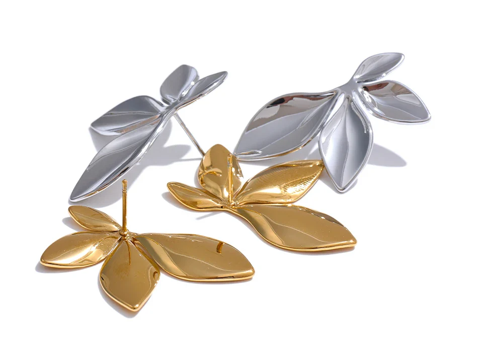 Marais Golden Leaf Stud Earrings High Shine - Image 3