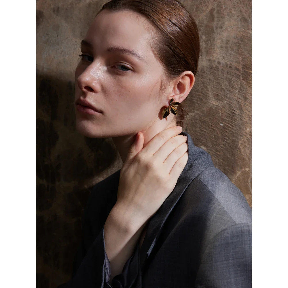 Marais Golden Leaf Stud Earrings High Shine - Image 5