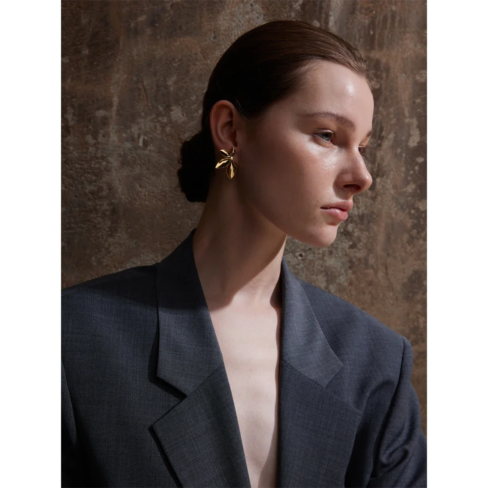 Marais Golden Leaf Stud Earrings High Shine - Image 6